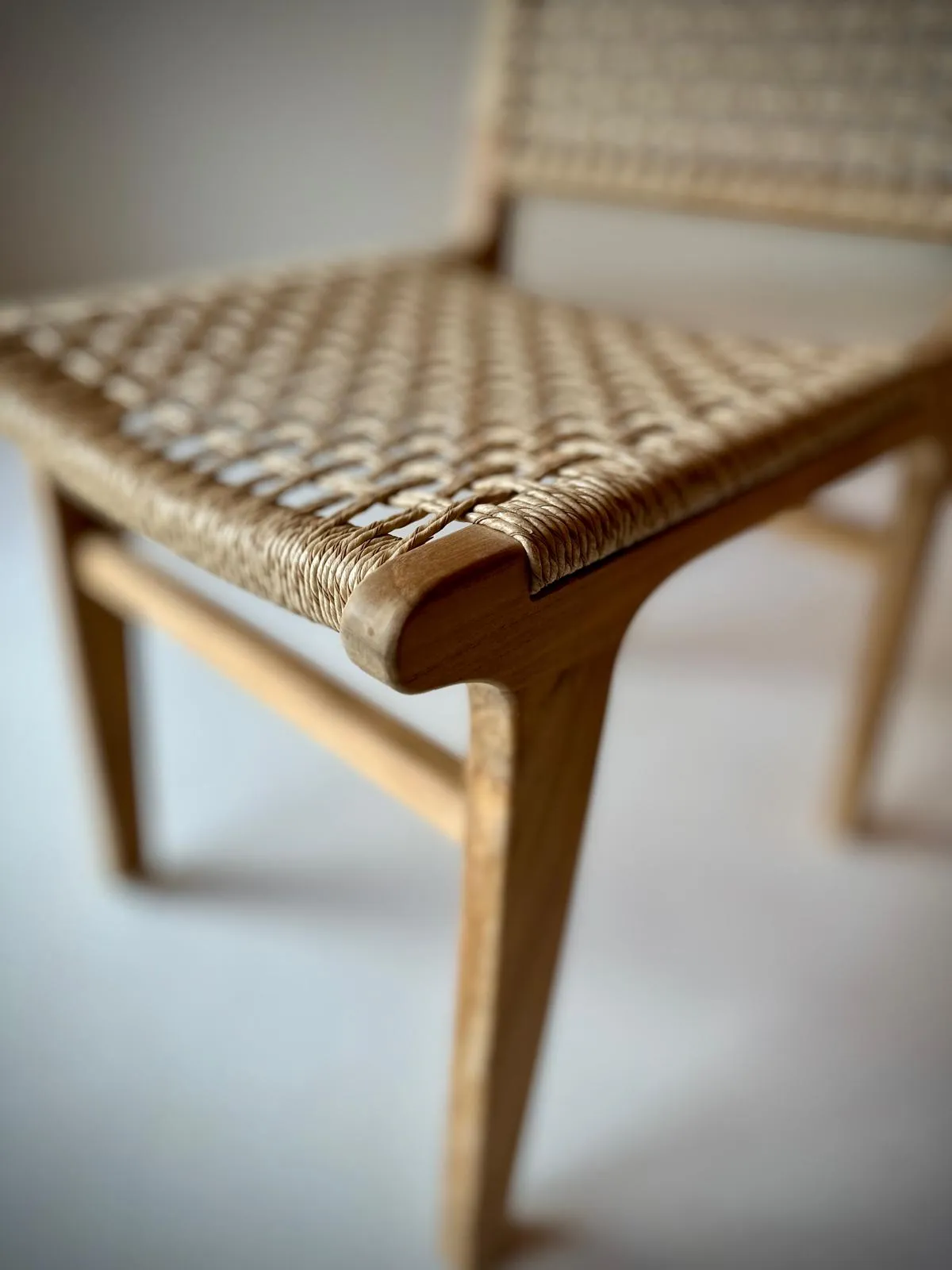 Amari dining chair