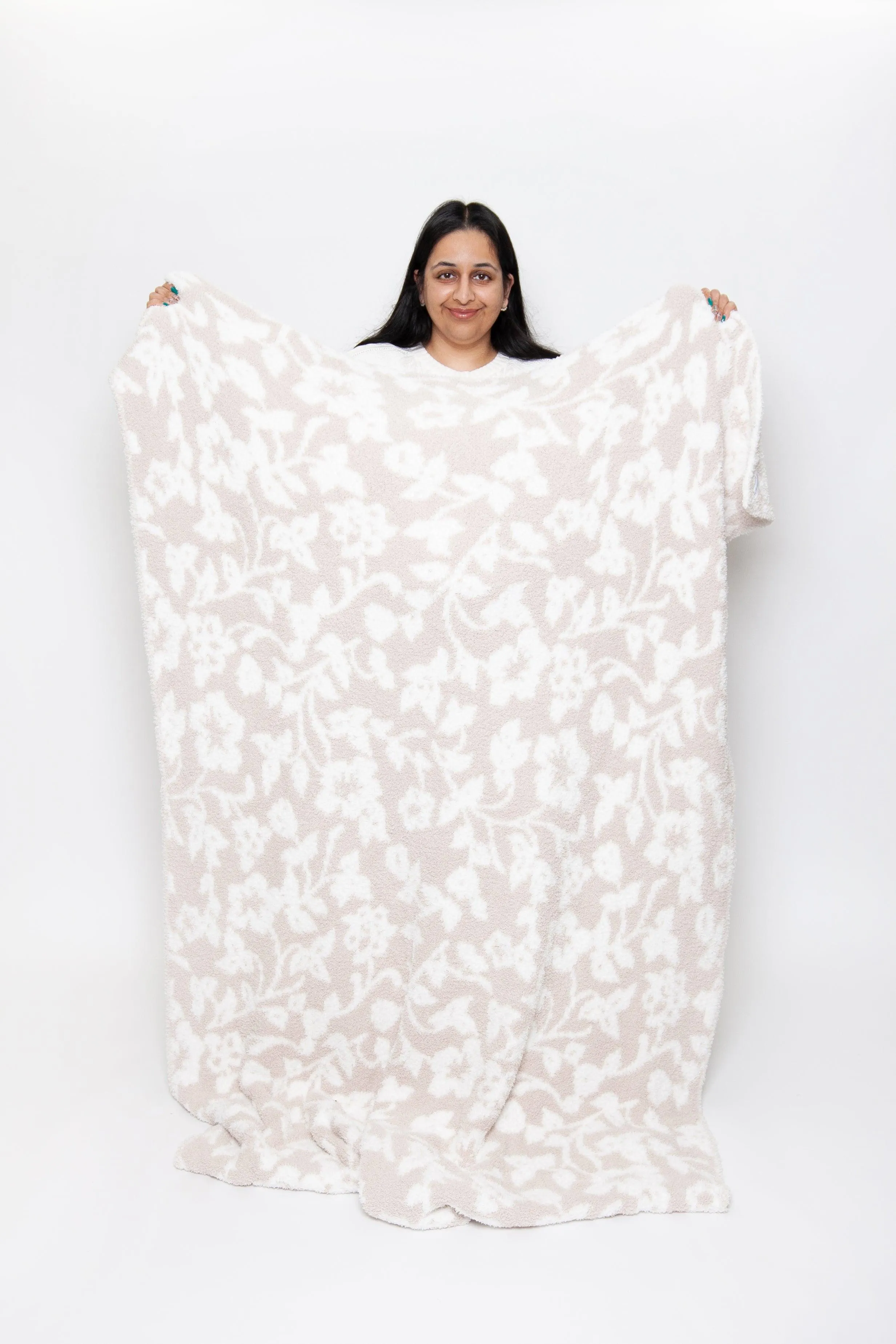 Blushing Beige & White Vintage Floral Print Throw
