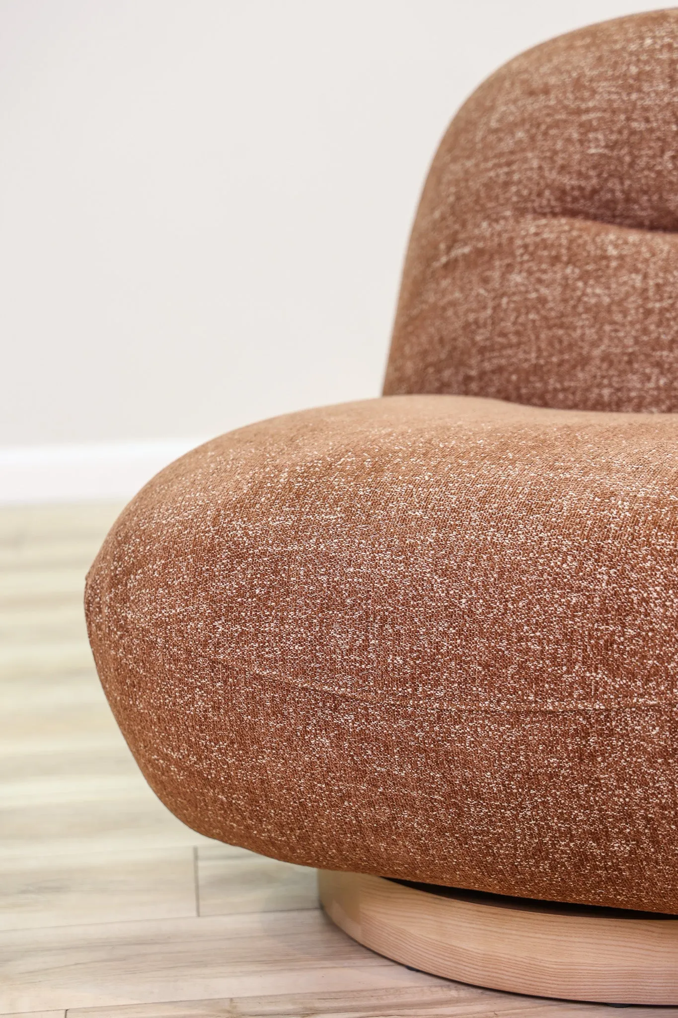 Liz Swivel Chair