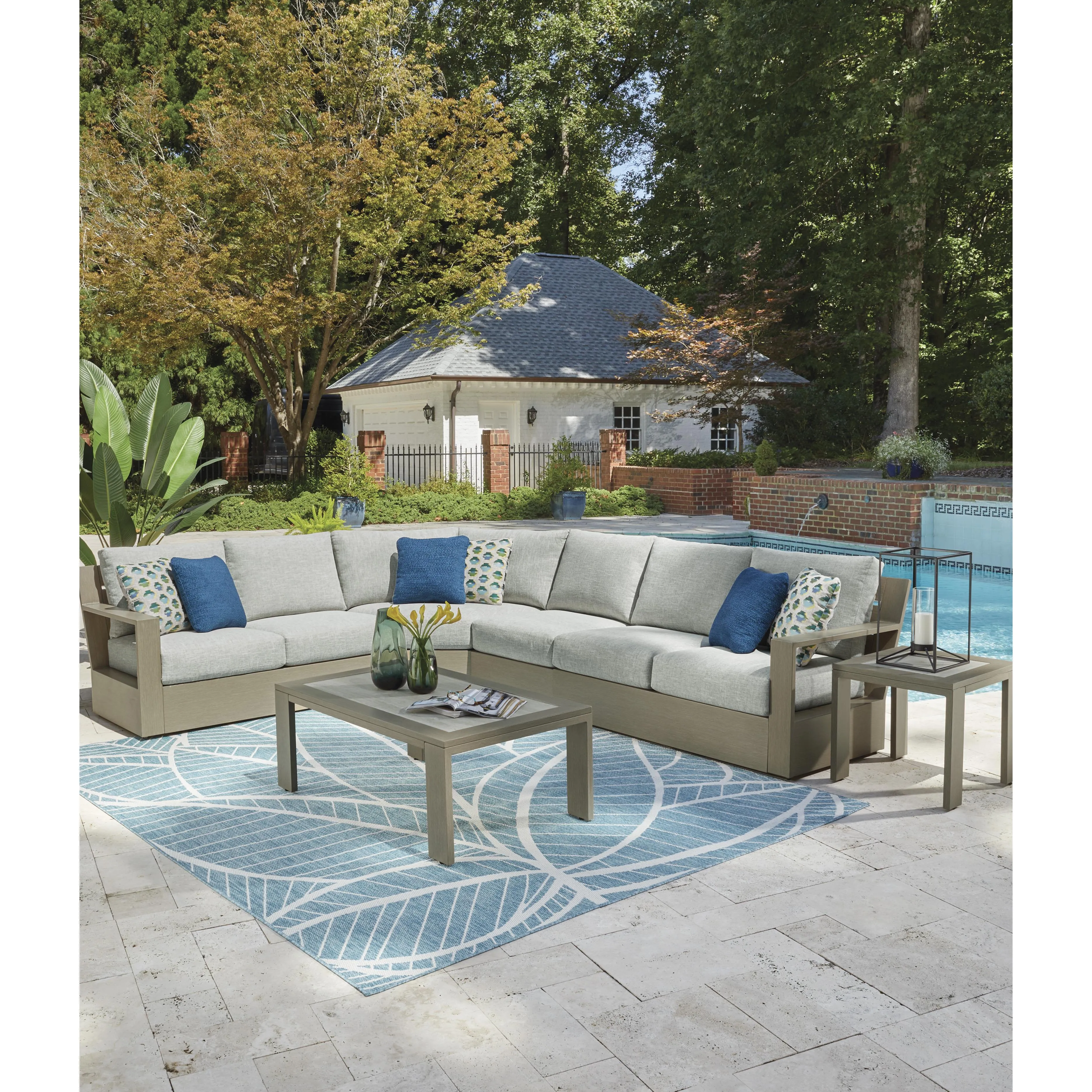 Signature Design by Ashley Outdoor Seating Sectionals P704-846/P704-854/P704-877