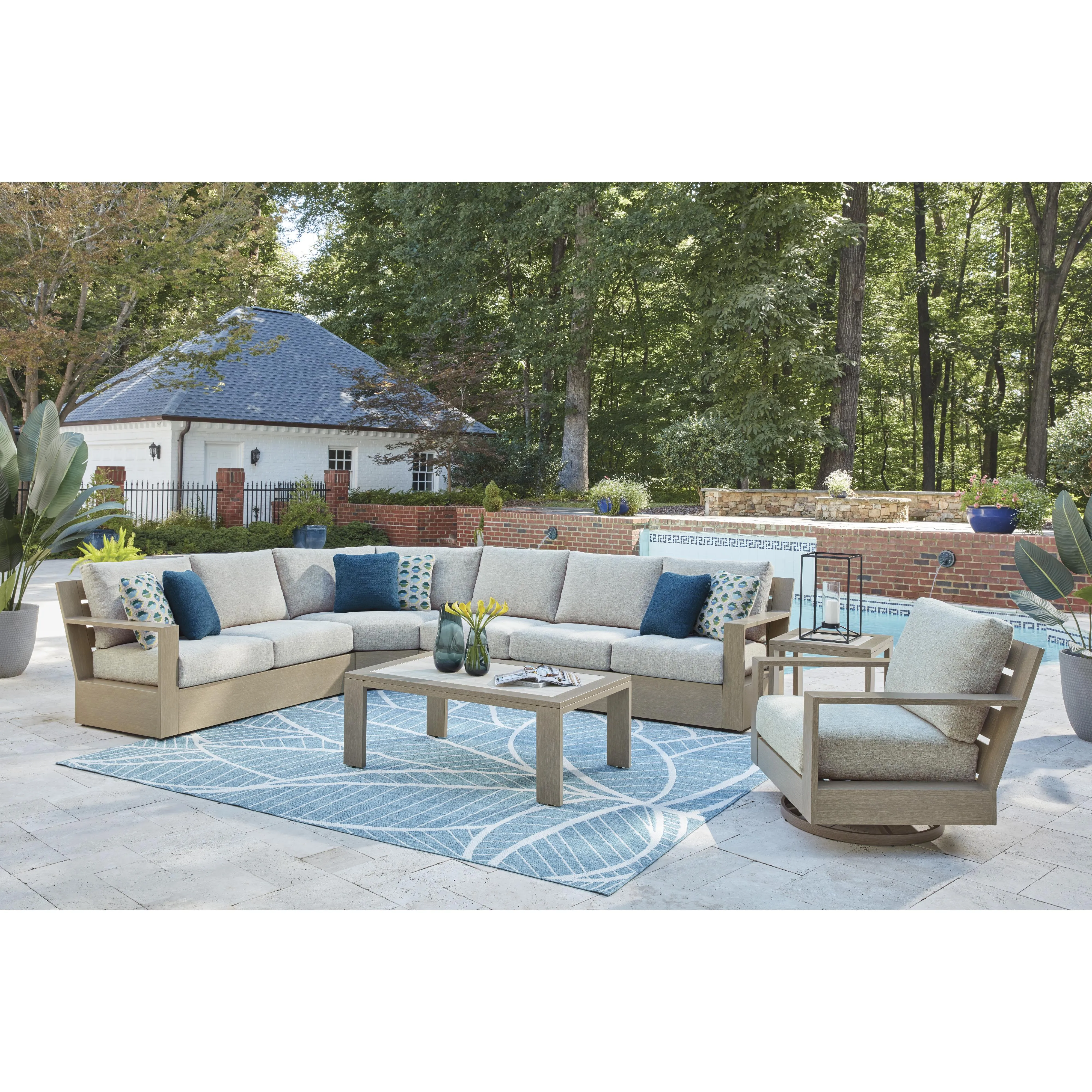 Signature Design by Ashley Outdoor Seating Sectionals P704-846/P704-854/P704-877