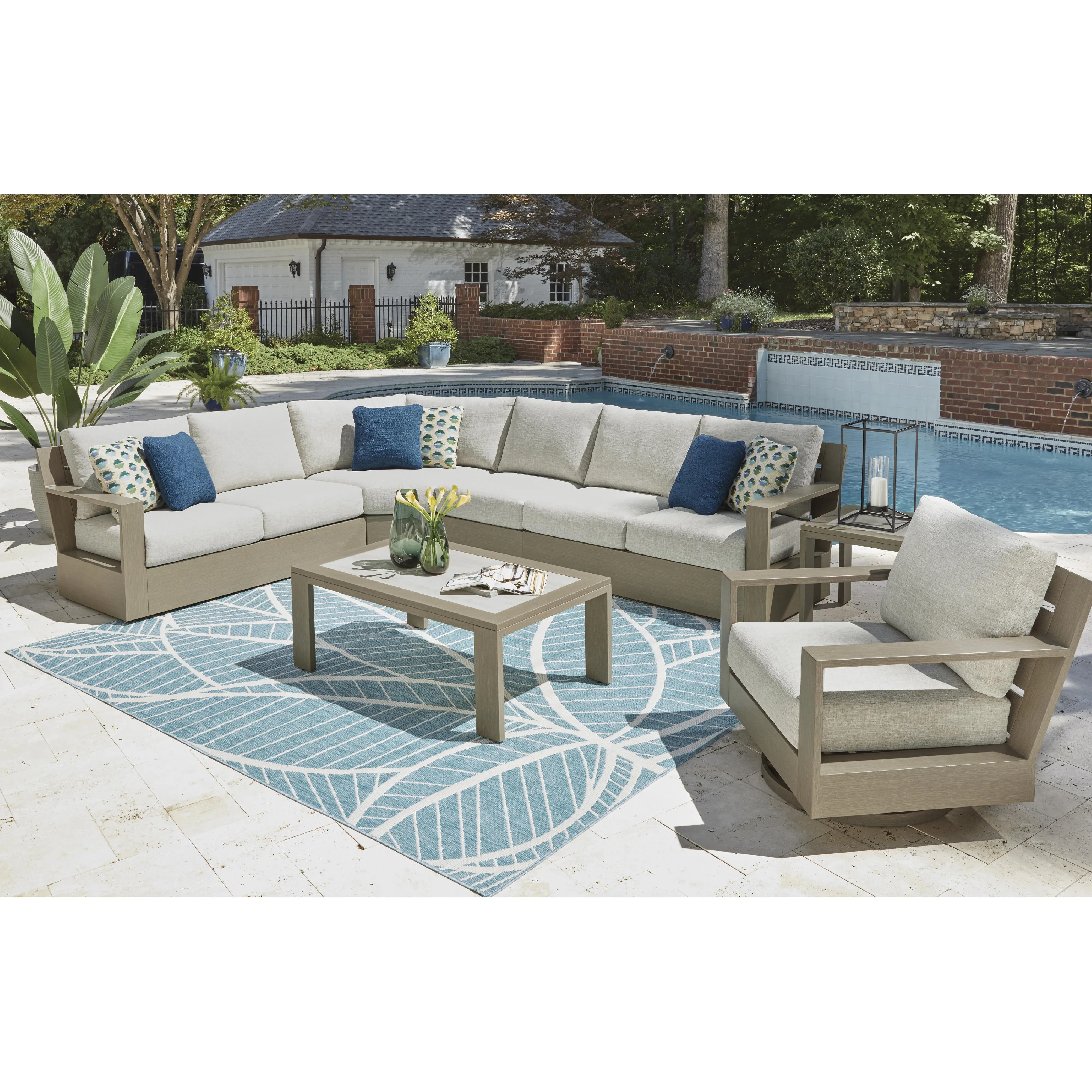 Signature Design by Ashley Outdoor Seating Sectionals P704-846/P704-854/P704-877